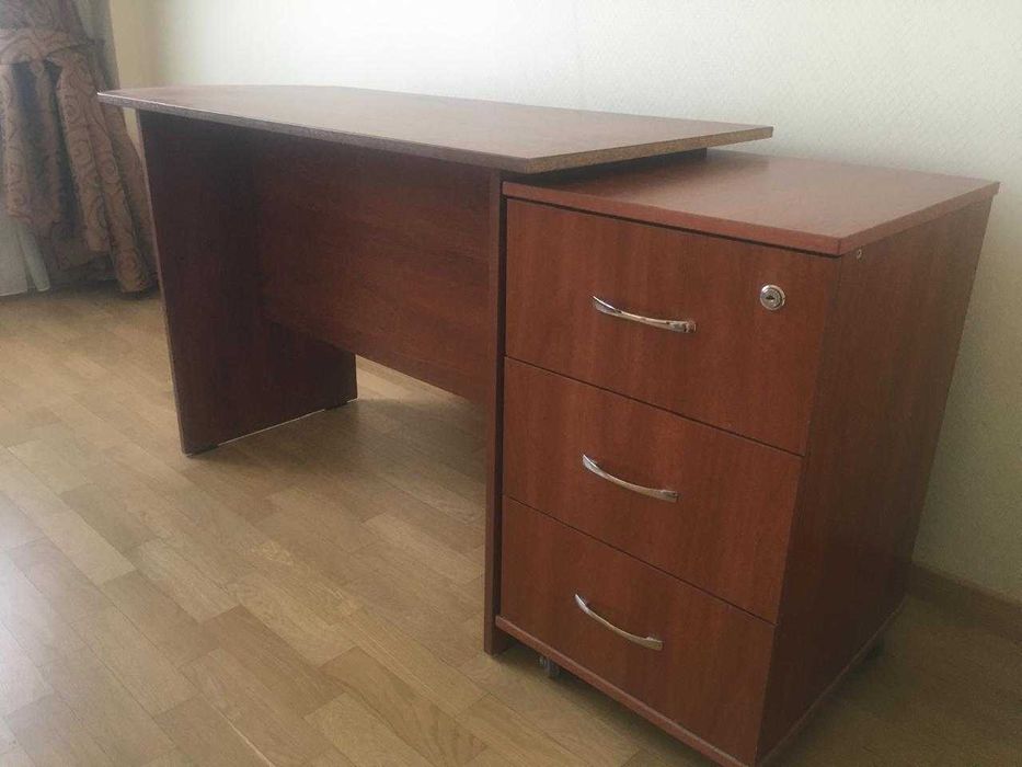 продаю приставной столик с тумбочкой