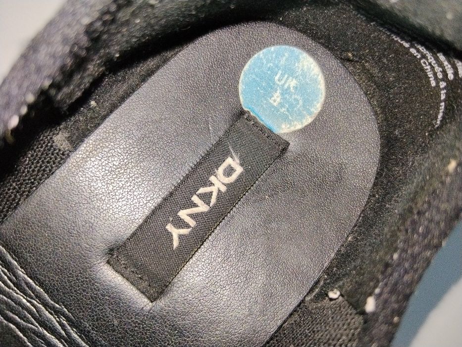 Vând adidași dama DKNY