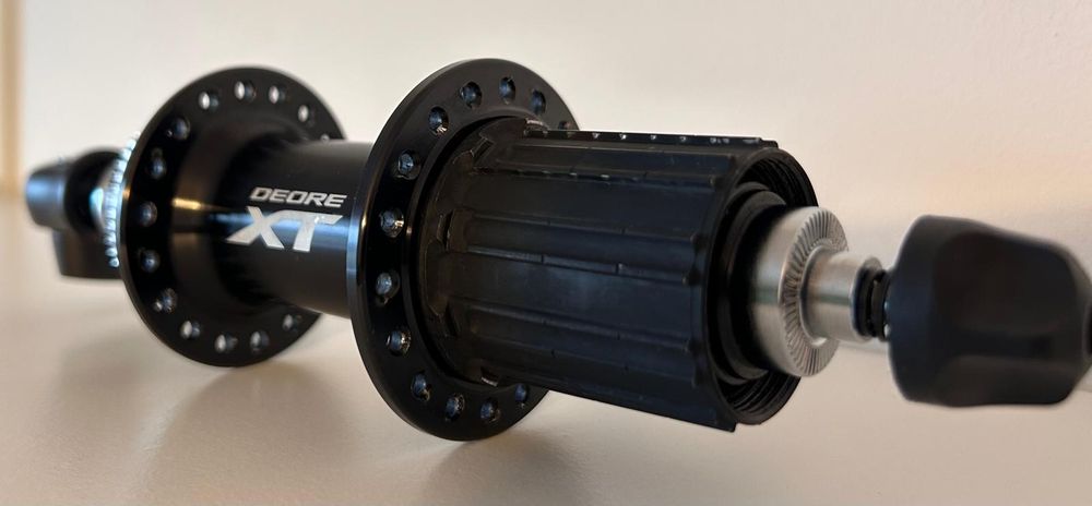 Vând Shimano Deore XT