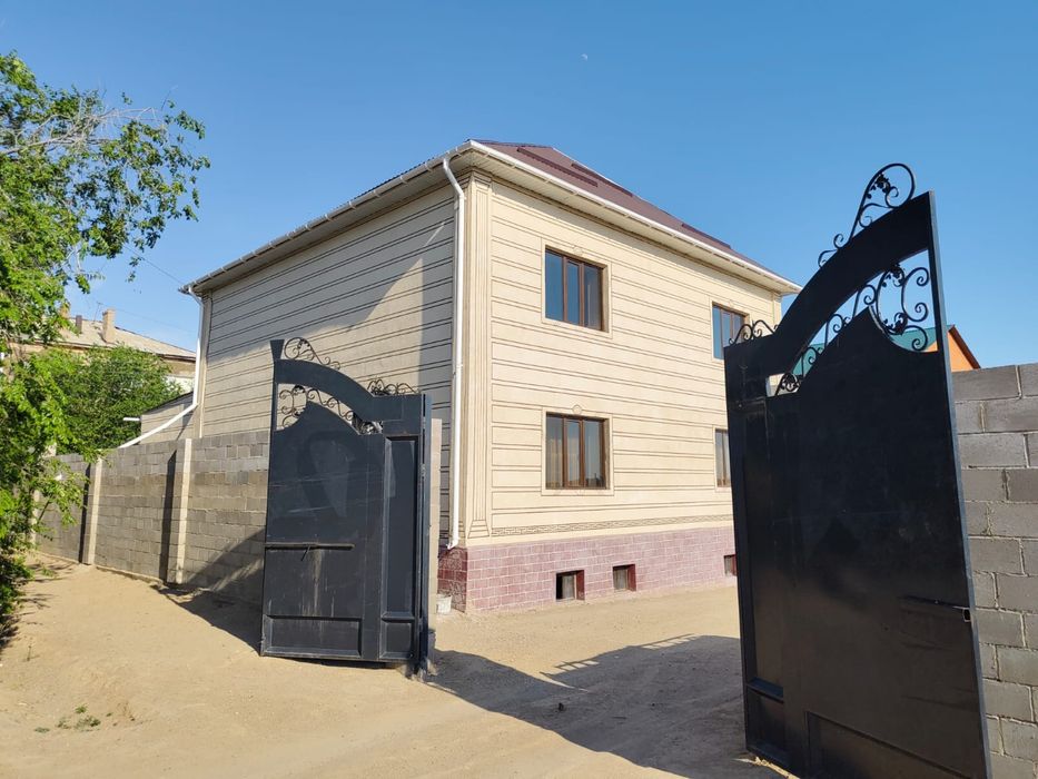 Здается коттедж двух этажный .