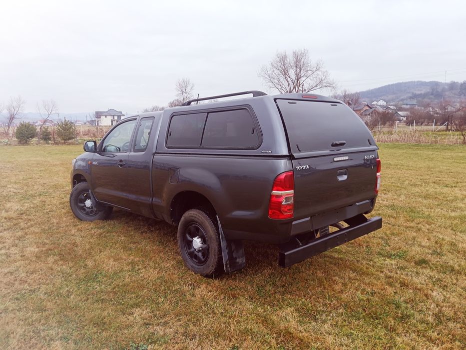 Toyota Hilux ...fara rugina..bena lunga