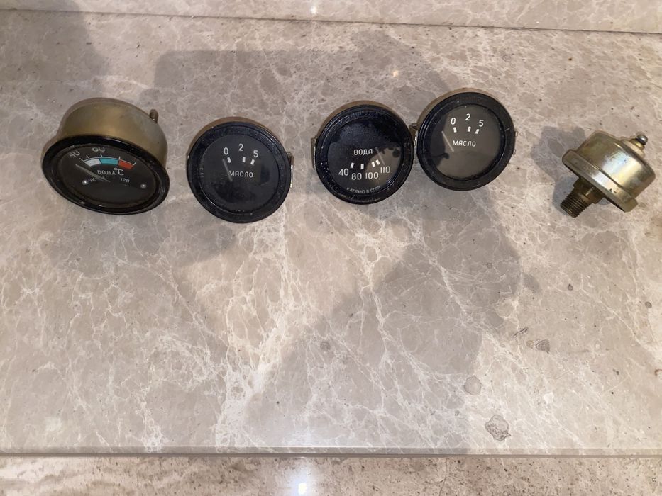 Манометри/ часовници за температури и вода за руска техника