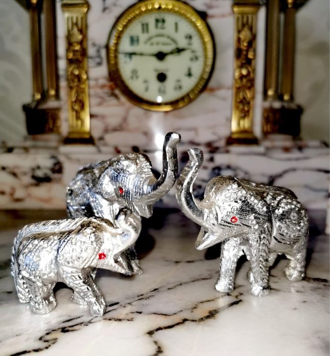 Антикварни декоративни фигурки на слонове изработени от герм. сребро