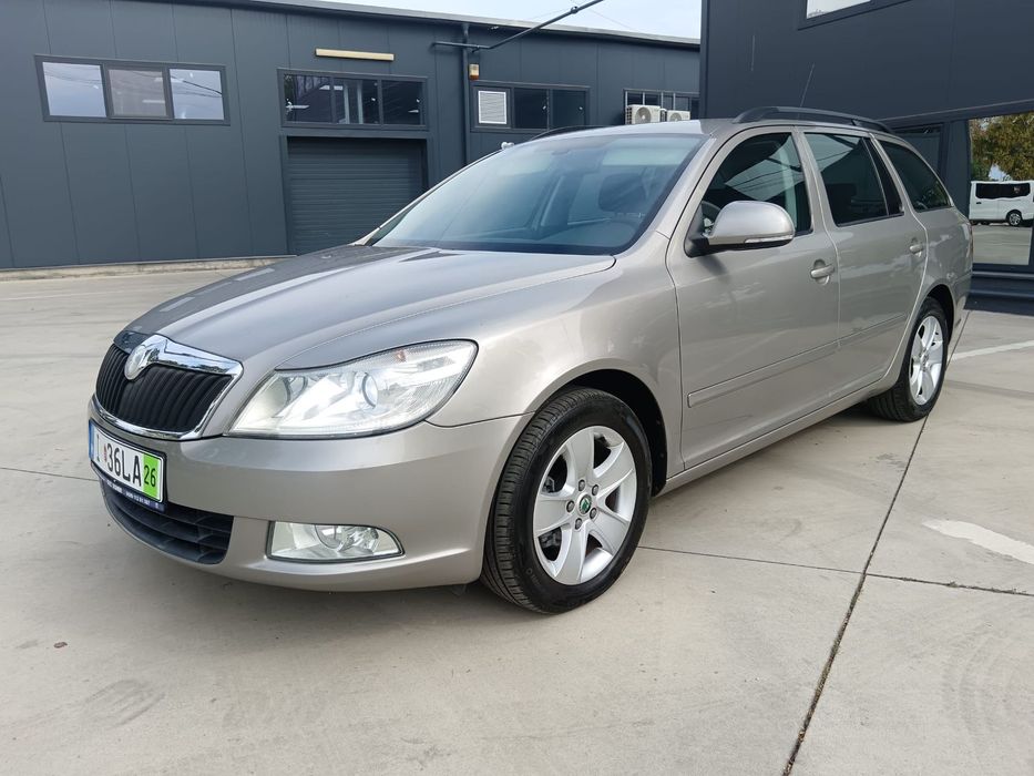 Skoda Octavia 2010 luna 11 / 2.TDI / 140 cp / carte service