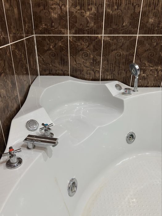 Джакузи-ванна (угловая)