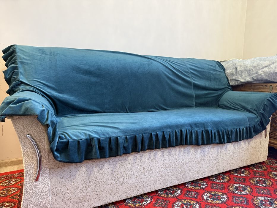 Gilam eni 3m, bo’yi 5m. Divan kreslo rangi bejvi