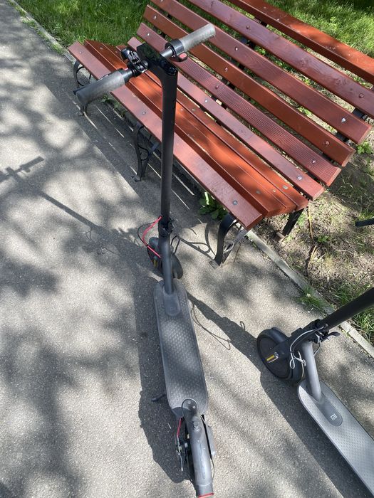 vand 2 trotinete Xiaomi (20km/h si 25km/h)