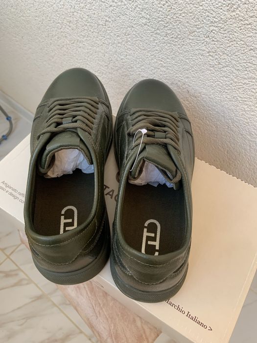 новая обувь цвет хаки