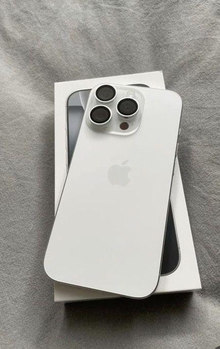 De vânzare iphone 15 pro sanatate bateria 98%.