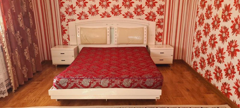 Продается кровать с тумбочками