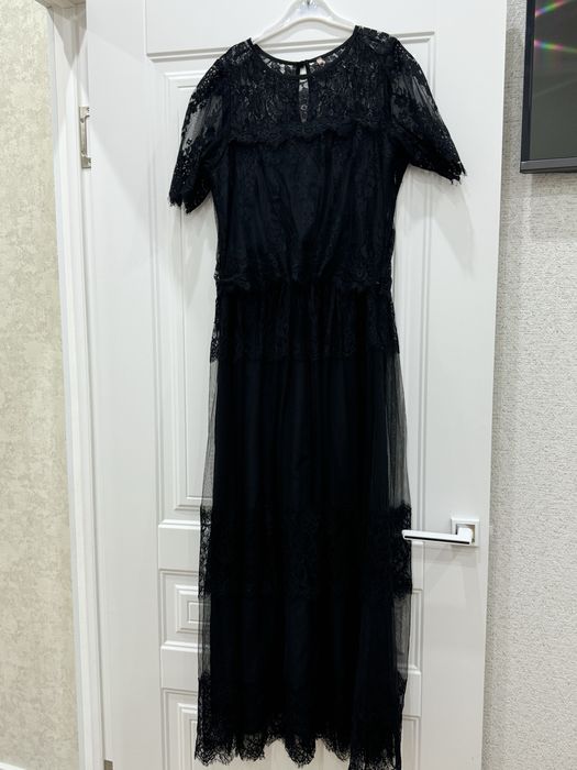 Әдемі көйлектер бар