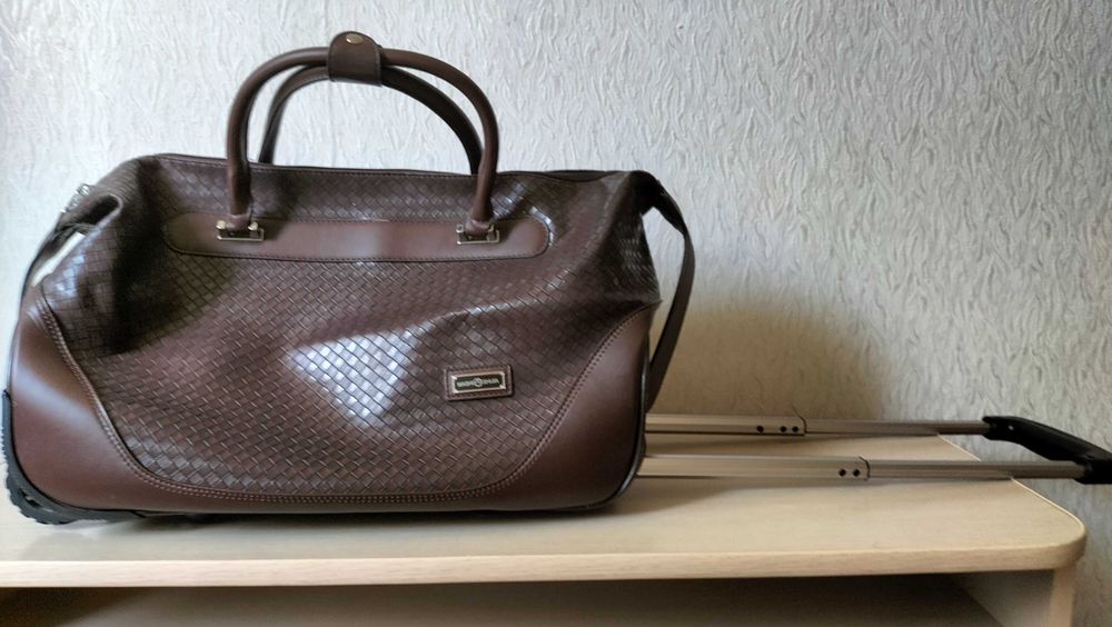 Сумка на колёсиках, дорожная