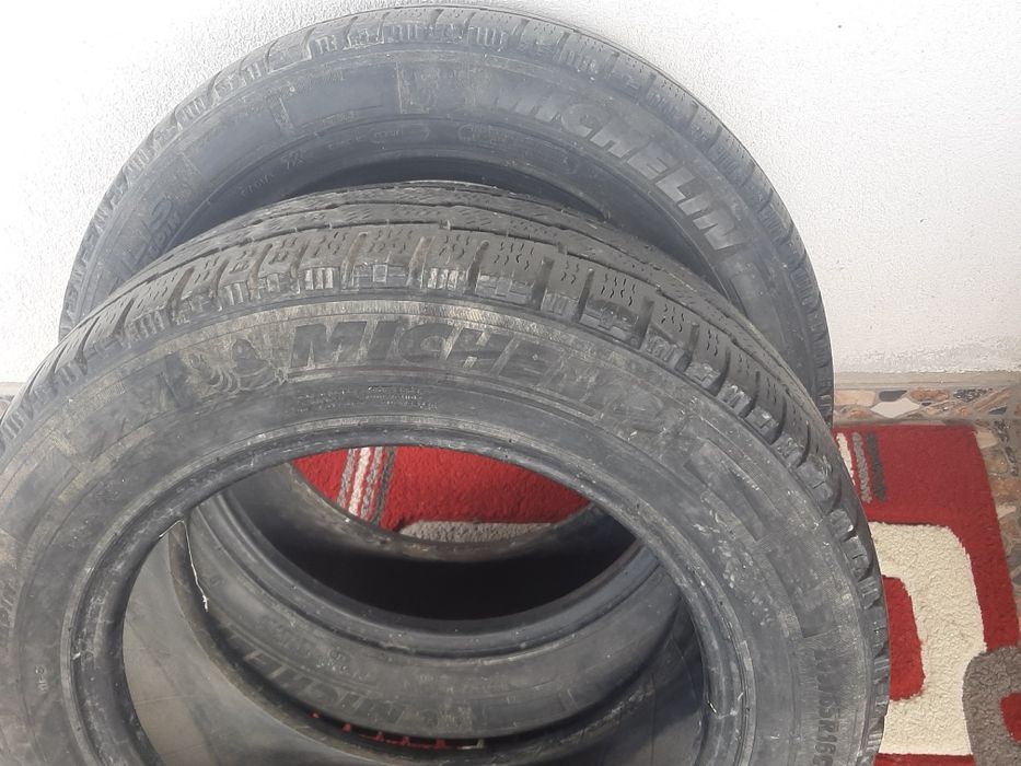 Anvelope 215/70/ 16 . Set ș.i 205/65/16 .C două.