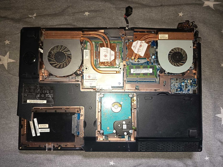 Placa baza laptop gaming Celvo P170em + placa video GTX 675m 2gb ddr5/256 biti + gratis carcasa completa + tastatura iluminata, laptop incomplet