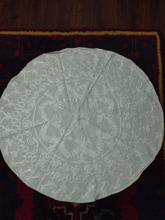 Покривки за кръгли маси автентични с бродерии