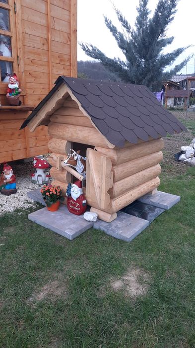 Obiecte rustice din lemn custi caine mese fantani