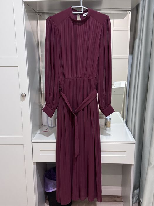 Плиссированное платье, бордовыц, Zara