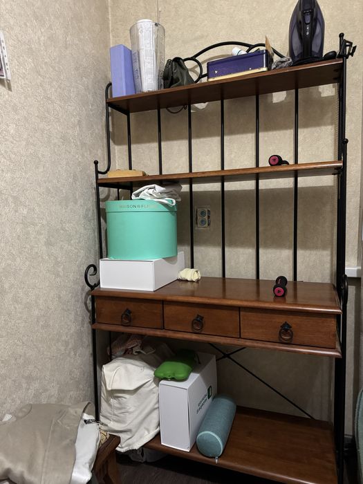 Продается стеллаж