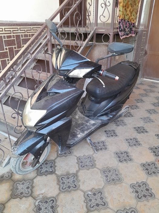 Скутер сотилади нархини келишамиз