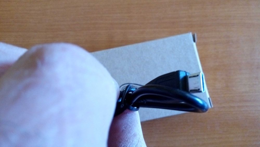 Външна Батерия 2200mAh - PowerBank 5V Нова с кабел!