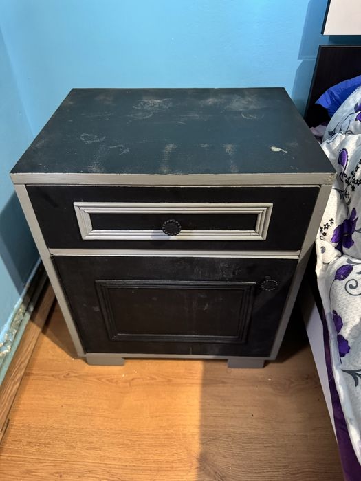 Mobilier vechi vopsit - potrivit pt proiecte de upcycle