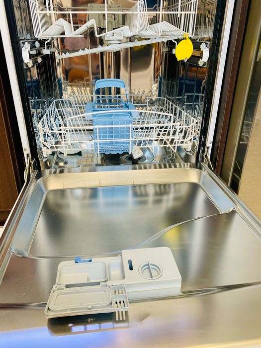 Свободностояща съдомиялна Indesit IDL 600