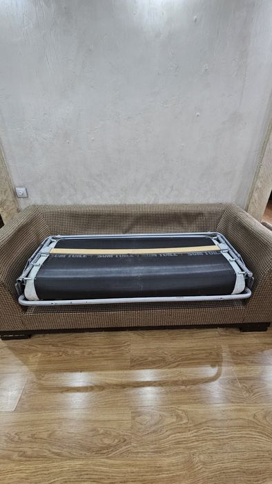 Отдам диван раскрадной. Бесплатно