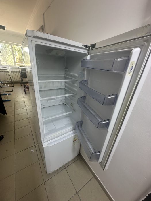 Холодильник в хорошем состояния