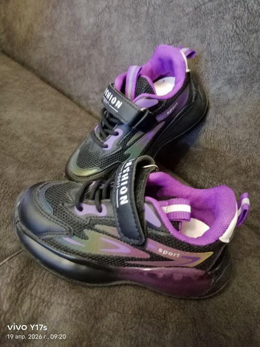 Продам детскую обувь