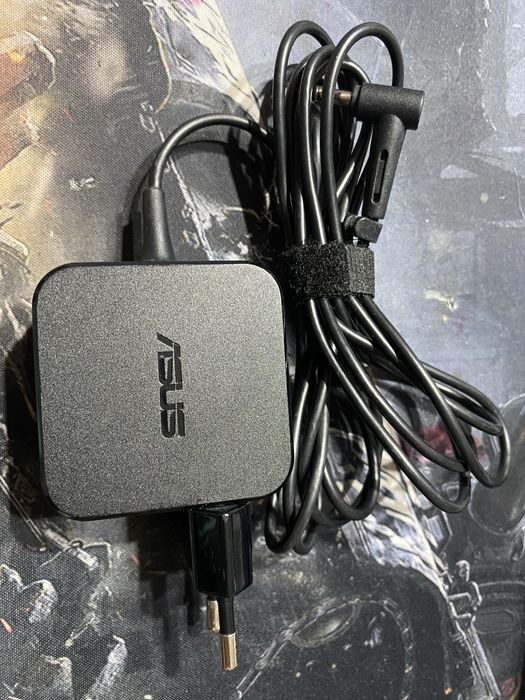 Продам блок питания для ноутбука Asus.