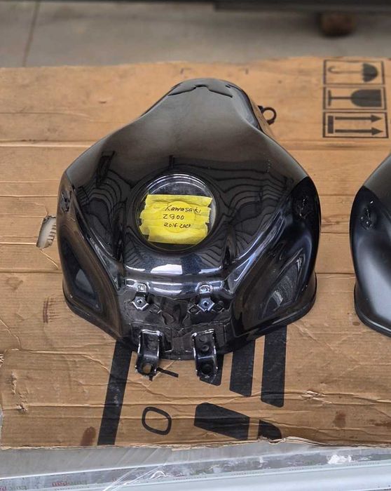 Резервоар за Kawasaki Z1000, Z900, Z650, MT-09, MV Agusta джанта ZX125