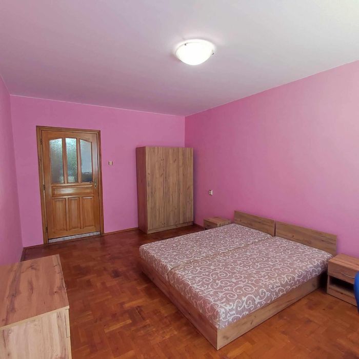 Дава се под наем Двустаен апартамент в Варна, Център - 60 кв.м за 350 € - Снимка #2