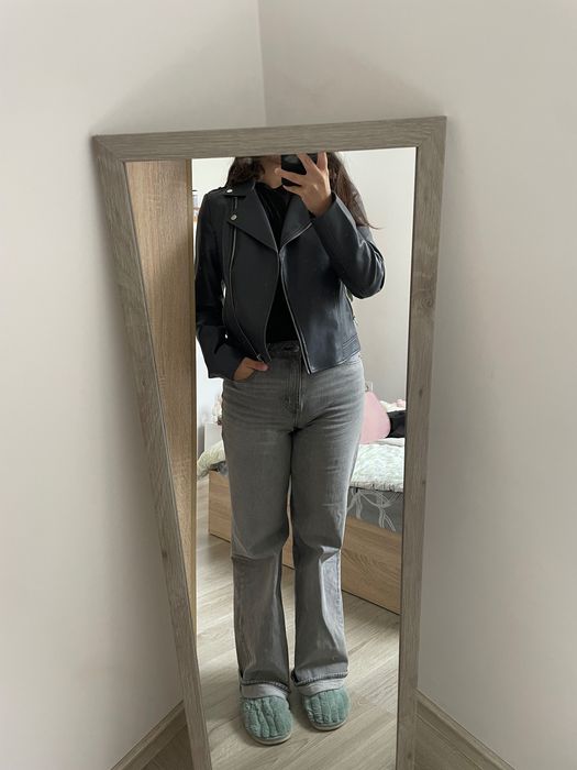 Сиво кожено яке, Mohito