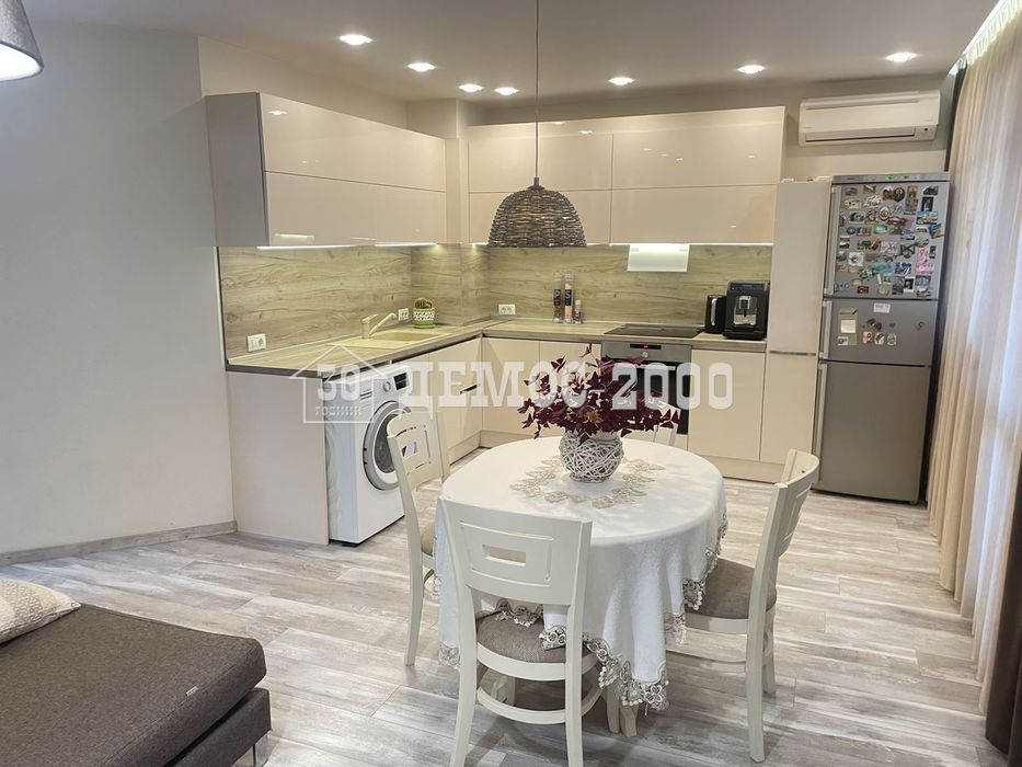 Продава се Двустаен апартамент в Варна, Левски - 83 кв.м за 2350 €/кв.м - Снимка #2