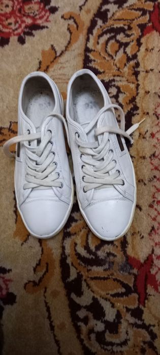 Кожаные белые кеды фирмы  DOLCE & GABBANAA