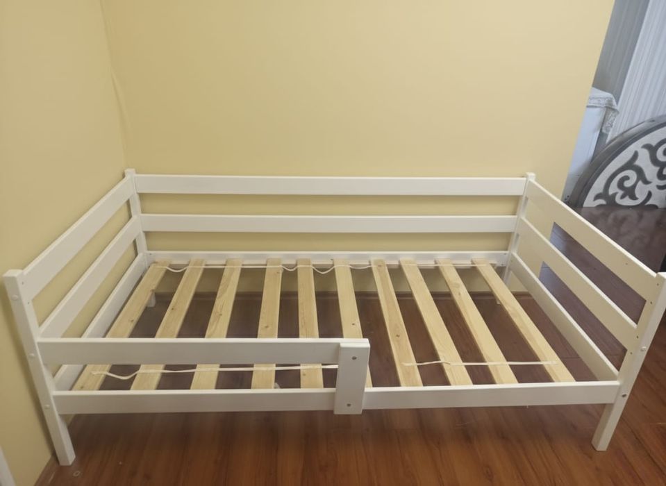 Детская кровать белая