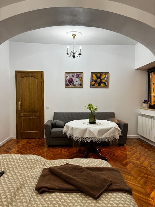 Vind locuință ultracentral str. Nicolae Bălcescu.