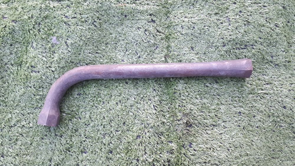 Продам баллонный ключ.