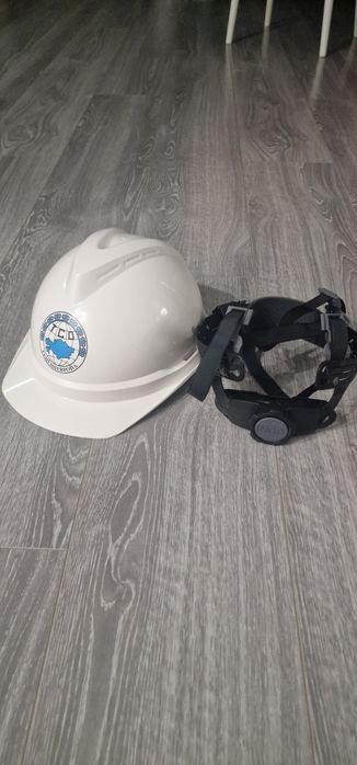 Продаю каску тшо с наушниками!