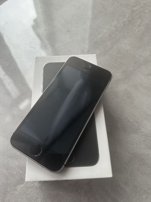 Продам Iphone SE 64g
