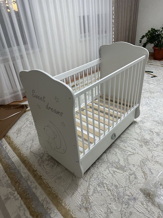 Манеж детский с маятником