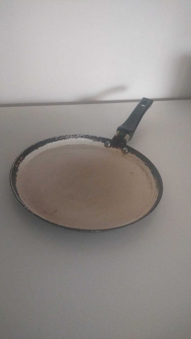 Сковорода - блинница.