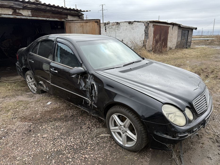 Мерседес е класс W211 на ходу