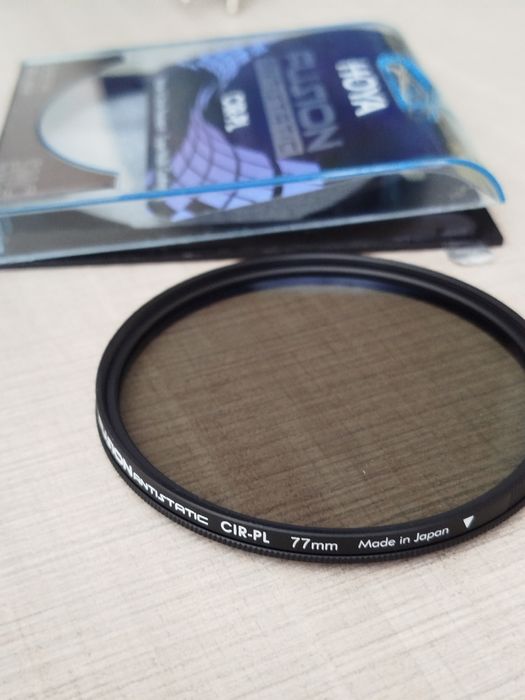 ПРОДАВАМ фото филтър HOYA  CIR-PL 77mm, и ZEISS UV 77mm,