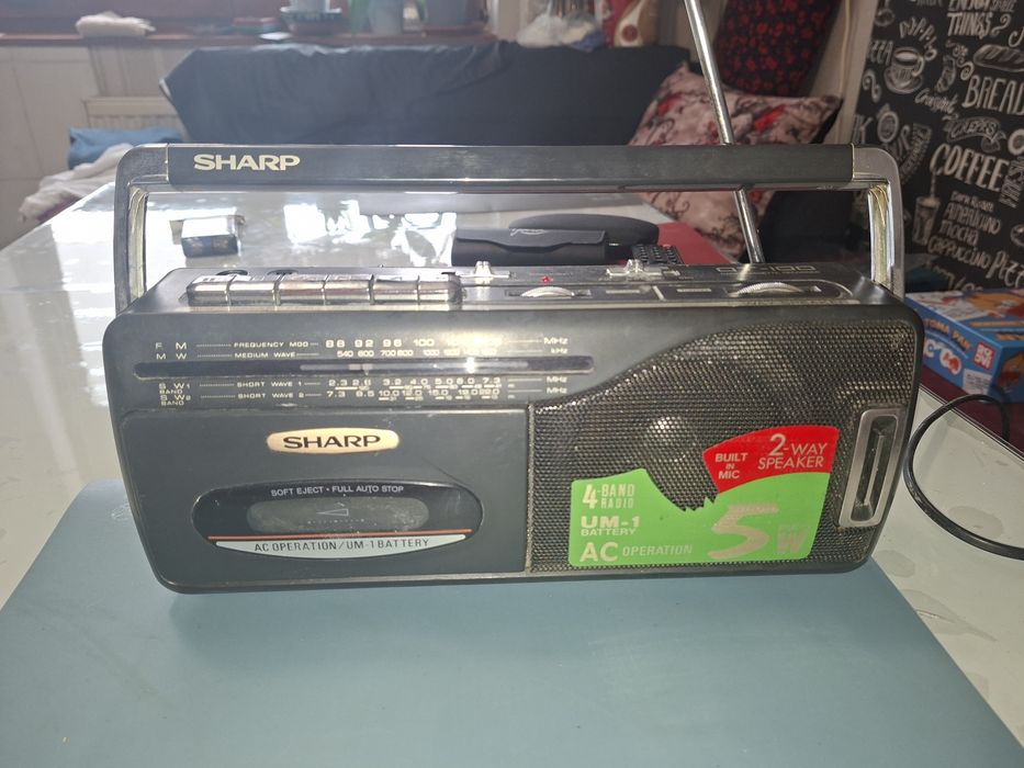 Radiocasetofon SHARP QT-100, radio 4 benzi, inclusiv Antena Satelor