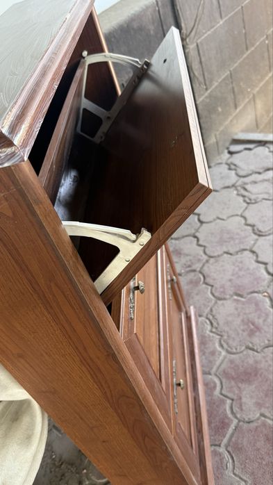 Продается прихожий шкаф Гербор