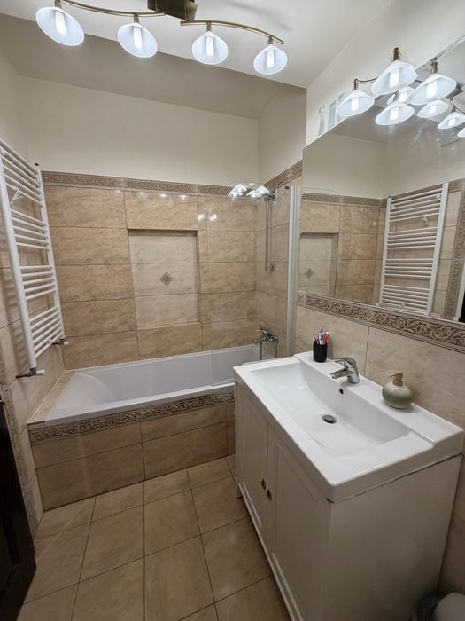 Apartament de inchiriat 2 camere, 64mp, lift, loc de parcare, zona Mehala, etaj 2 din 3, terasa 15mp, 10-15 minute Iulius Mall