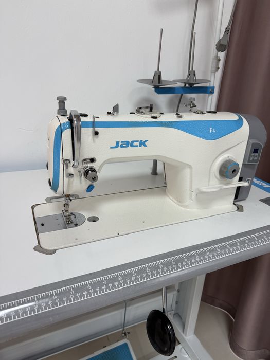 Швейная машина jack f4