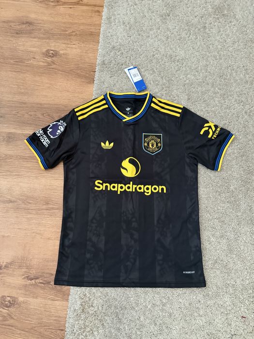 Tricou Mbeumo united