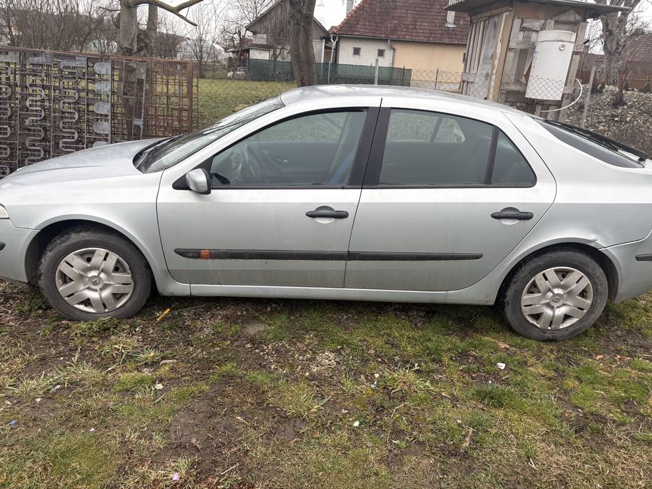Vand /dezmembrez renault laguna 2002